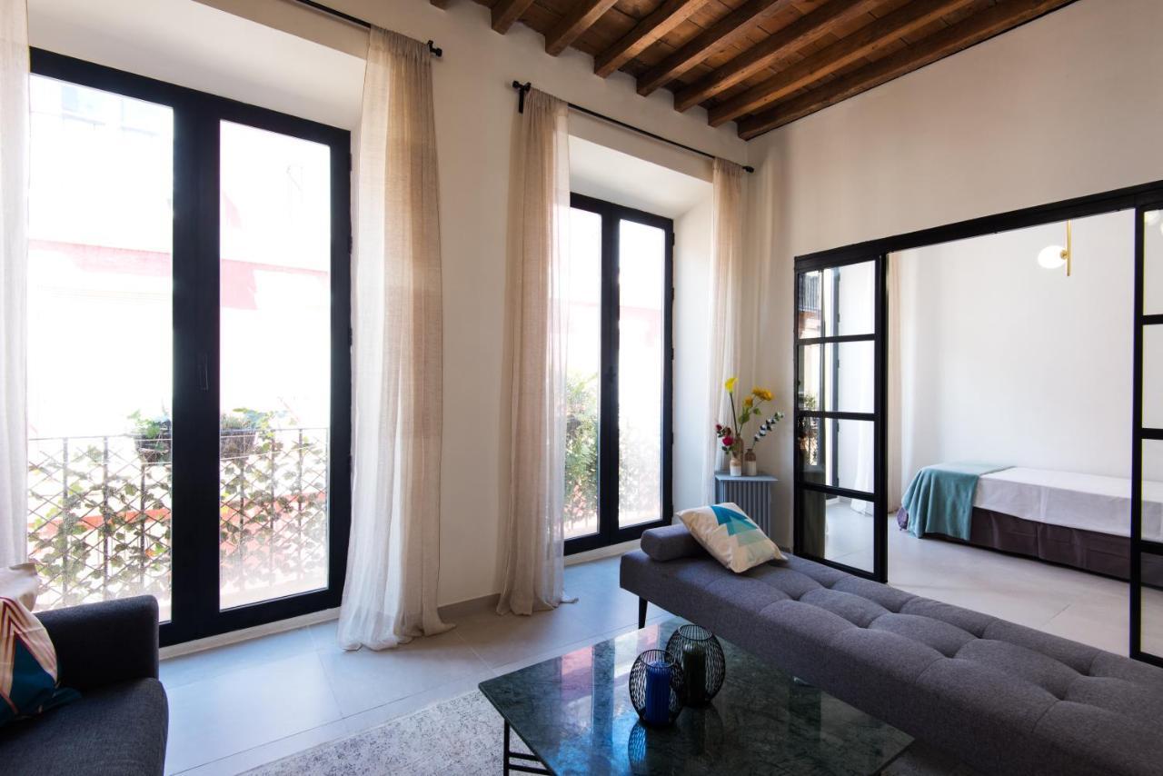 Malaga Tour Apartment- Elegance & Confort In The Historic Center Exterior photo